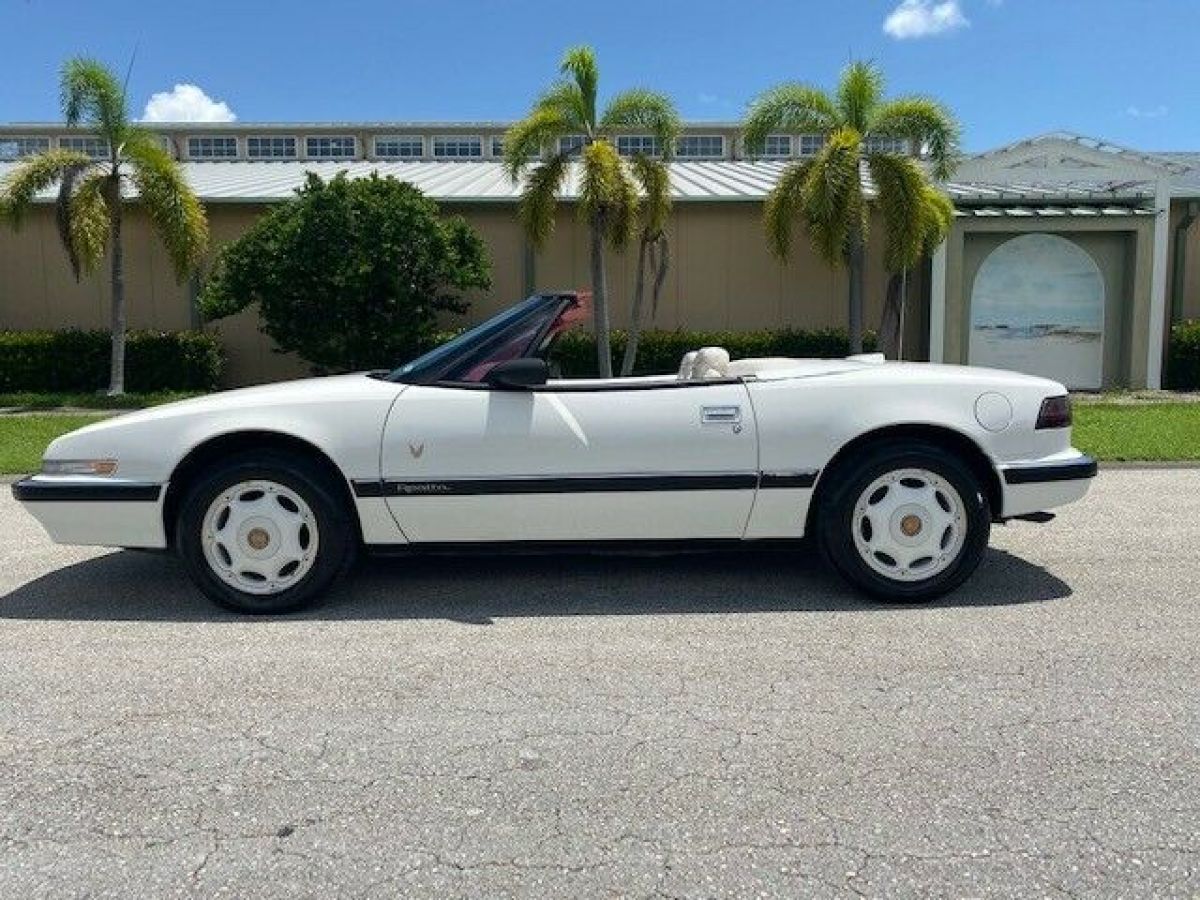 1990 Buick Reatta - photo 2