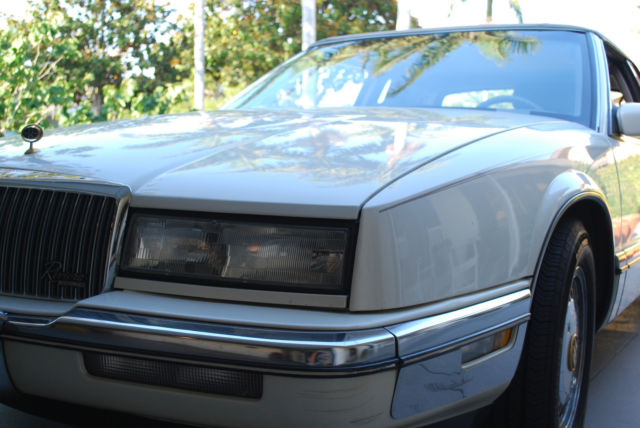 1990 Buick Riviera - photo 2