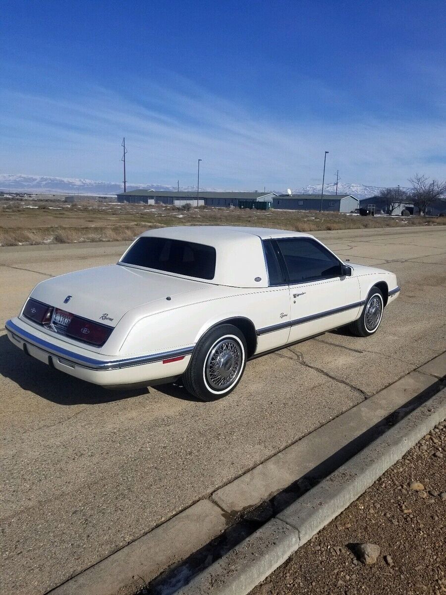 1990 Buick Riviera - photo 2