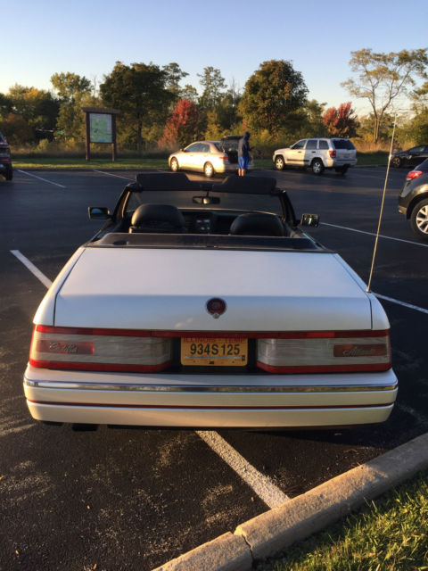 1990 Cadillac Allante Base Convertible 2-Door - photo 5