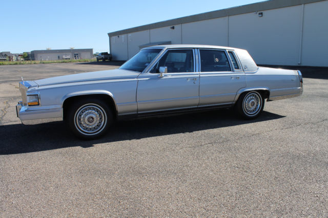 1990 Cadillac Brougham Standard - photo 2