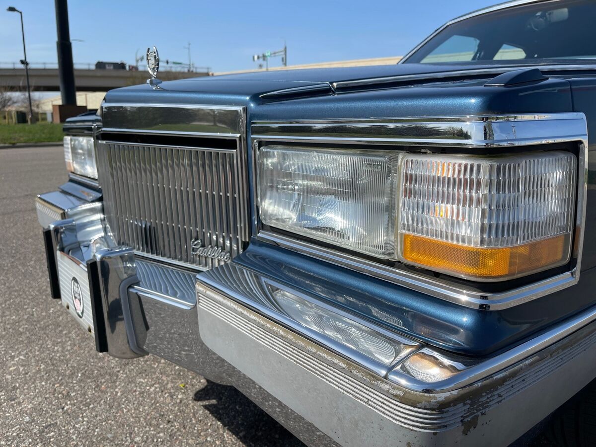 1990 Cadillac Brougham 4dr Sedan - photo 11