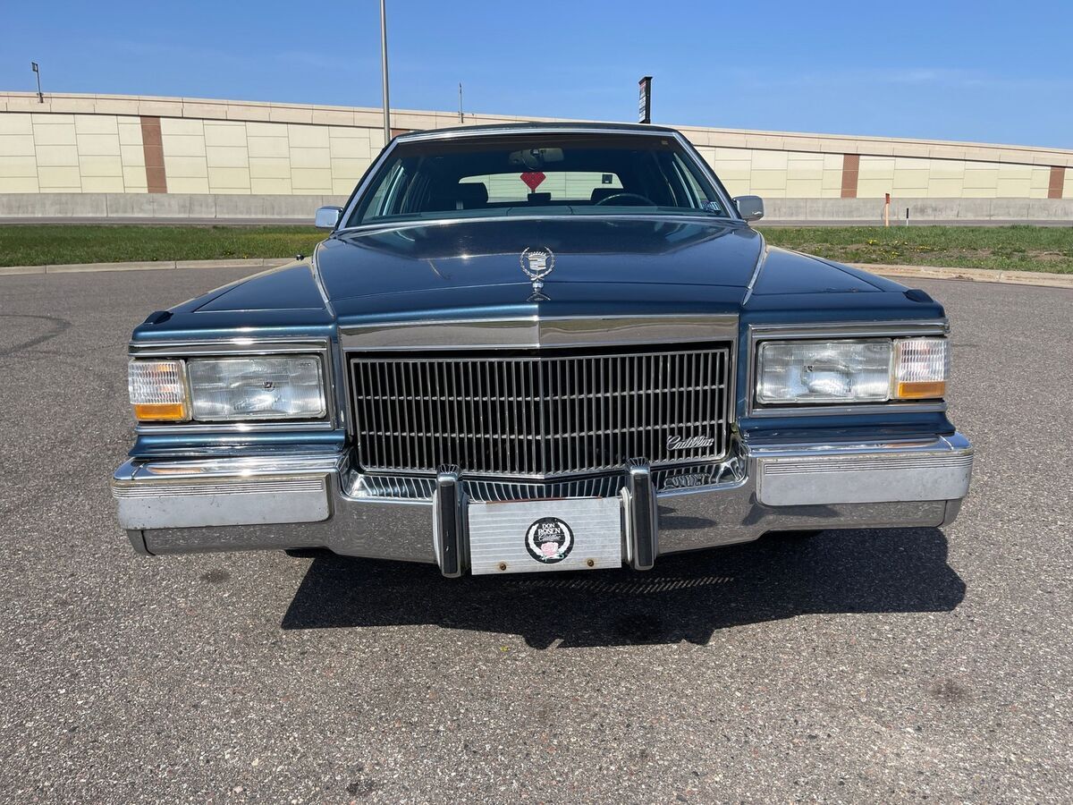 1990 Cadillac Brougham 4dr Sedan - photo 9