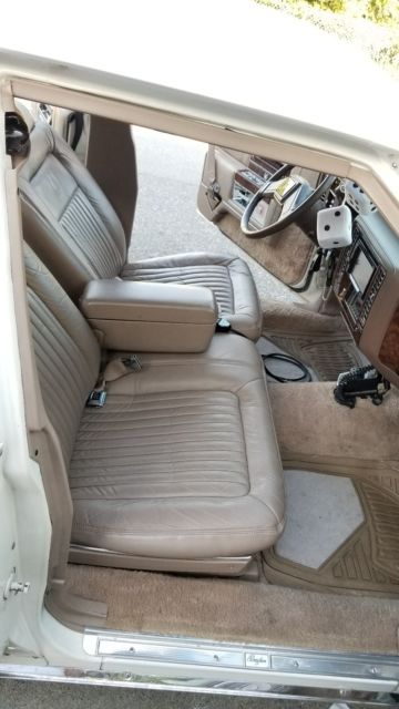 1990 Cadillac Brougham Gold and chrome - photo 13