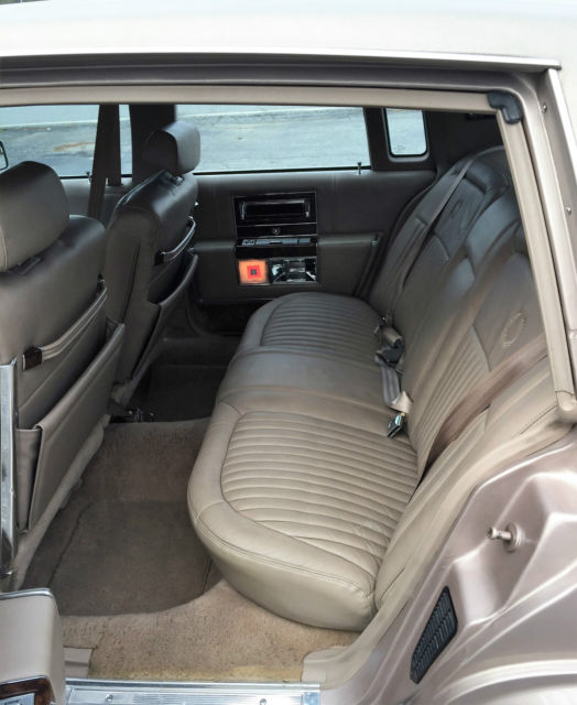 1990 Cadillac Brougham - photo 8