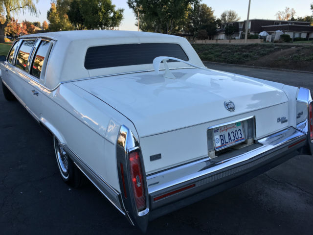 1990 Cadillac Brougham d'Elegance Sedan 4-Door - photo 10