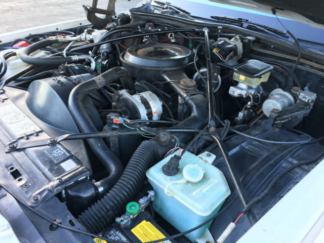 1990 Cadillac Brougham d'Elegance Sedan 4-Door - photo 11