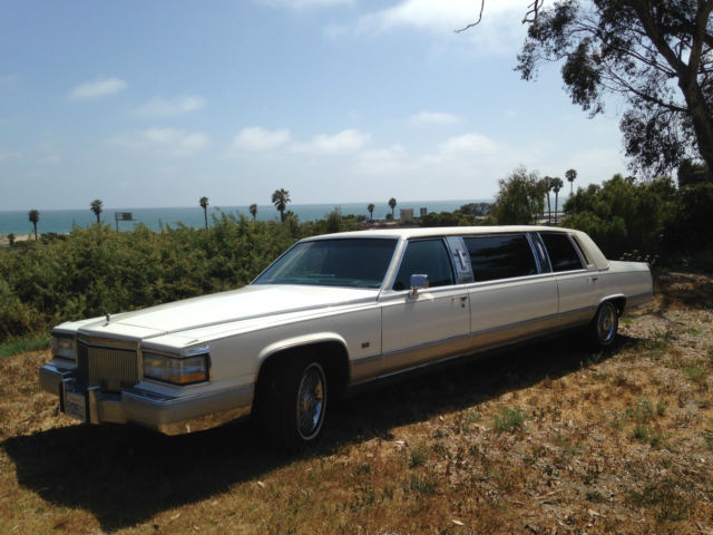 1990 Cadillac Brougham d'Elegance Sedan 4-Door - photo 2