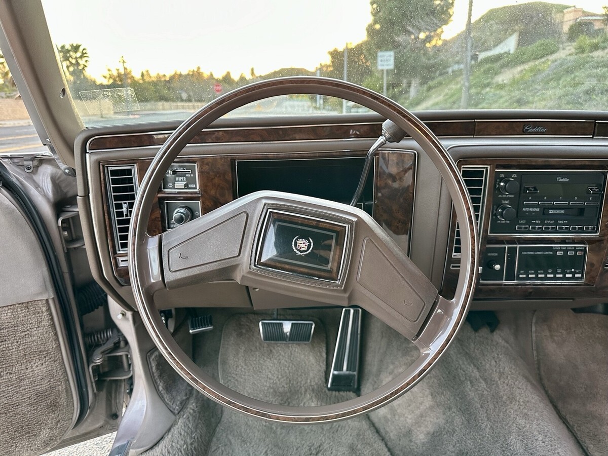 1990 Cadillac Brougham - photo 10