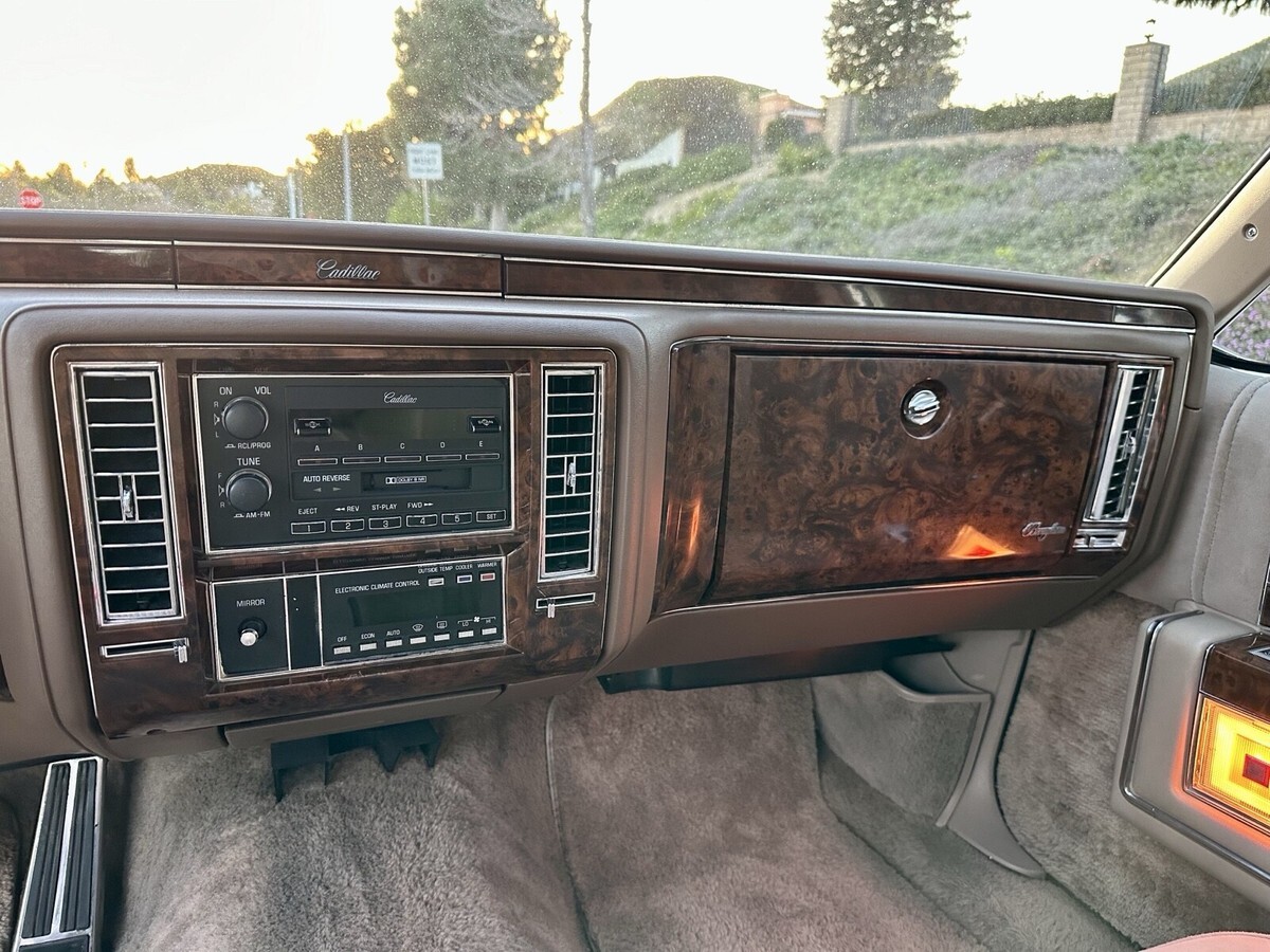 1990 Cadillac Brougham - photo 11