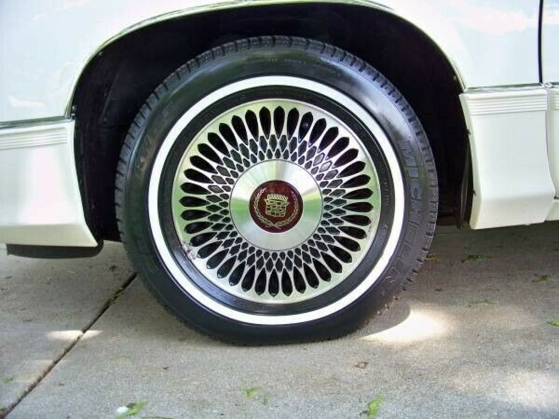 1990 Cadillac DeVille - photo 2