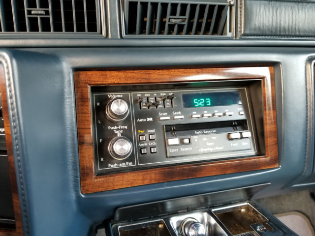 1990 Cadillac DeVille Base Sedan 4-Door - photo 10