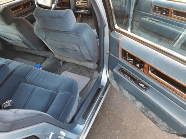 1990 Cadillac DeVille Base Sedan 4-Door - photo 13