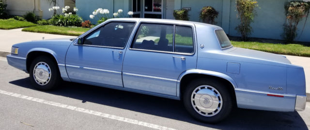 1990 Cadillac DeVille Base Sedan 4-Door - photo 2