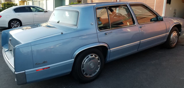 1990 Cadillac DeVille Base Sedan 4-Door - photo 3