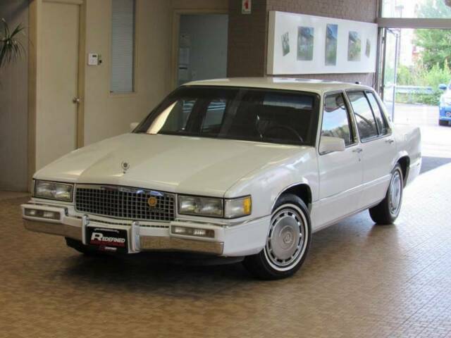 1990 Cadillac DeVille Base 4dr Sedan - photo 2