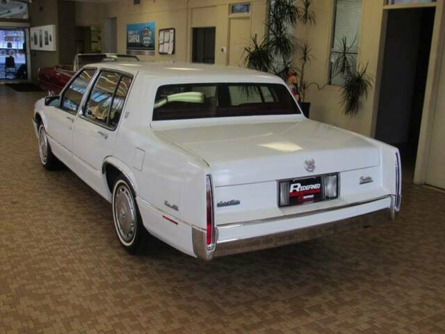 1990 Cadillac DeVille Base 4dr Sedan - photo 4