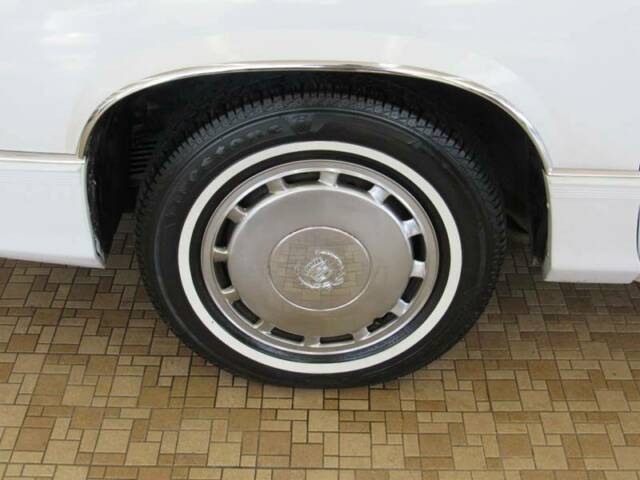 1990 Cadillac DeVille Base 4dr Sedan - photo 9