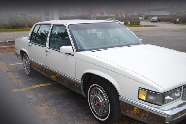 1990 Cadillac DeVille Base Sedan 4-Door - photo 2