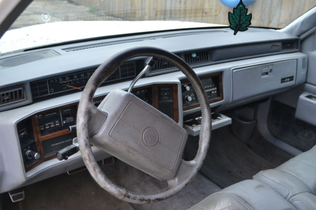 1990 Cadillac DeVille Base Sedan 4-Door - photo 4