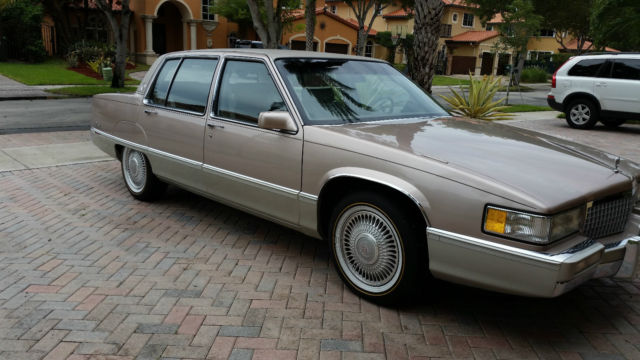 1990 Cadillac Fleetwood 4-Door Sedan 1990 Cadillac Fleetwood 4dr Sedan