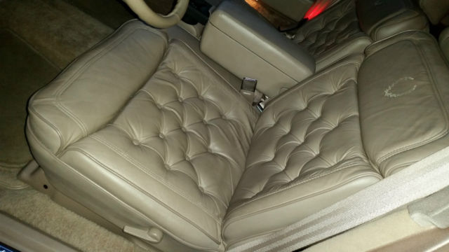 1990 Cadillac Fleetwood 4dr Sedan - photo 10