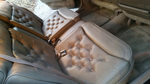 1990 Cadillac Fleetwood 4dr Sedan - photo 11