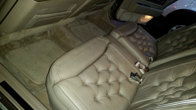 1990 Cadillac Fleetwood 4dr Sedan - photo 12