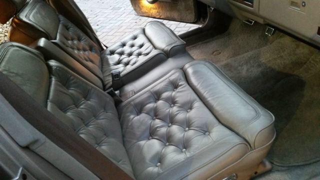 1990 Cadillac Fleetwood 4dr Sedan - photo 13