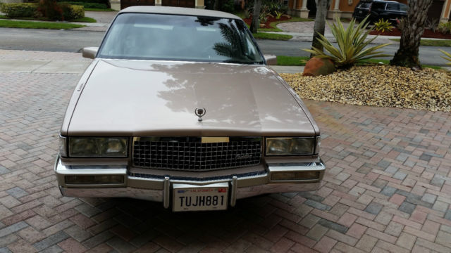 1990 Cadillac Fleetwood 4dr Sedan - photo 2