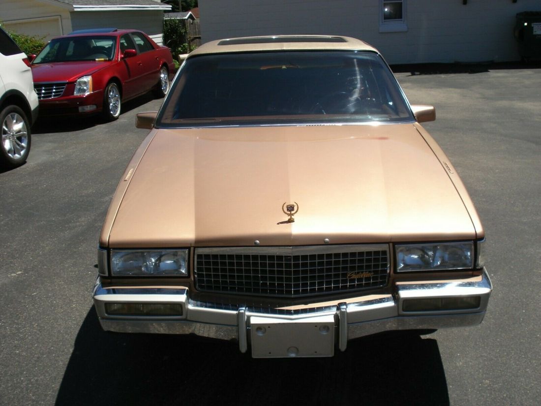 1990 Cadillac Fleetwood - photo 2