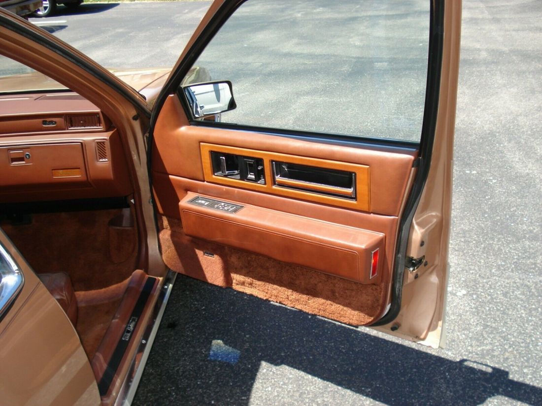 1990 Cadillac Fleetwood - photo 9
