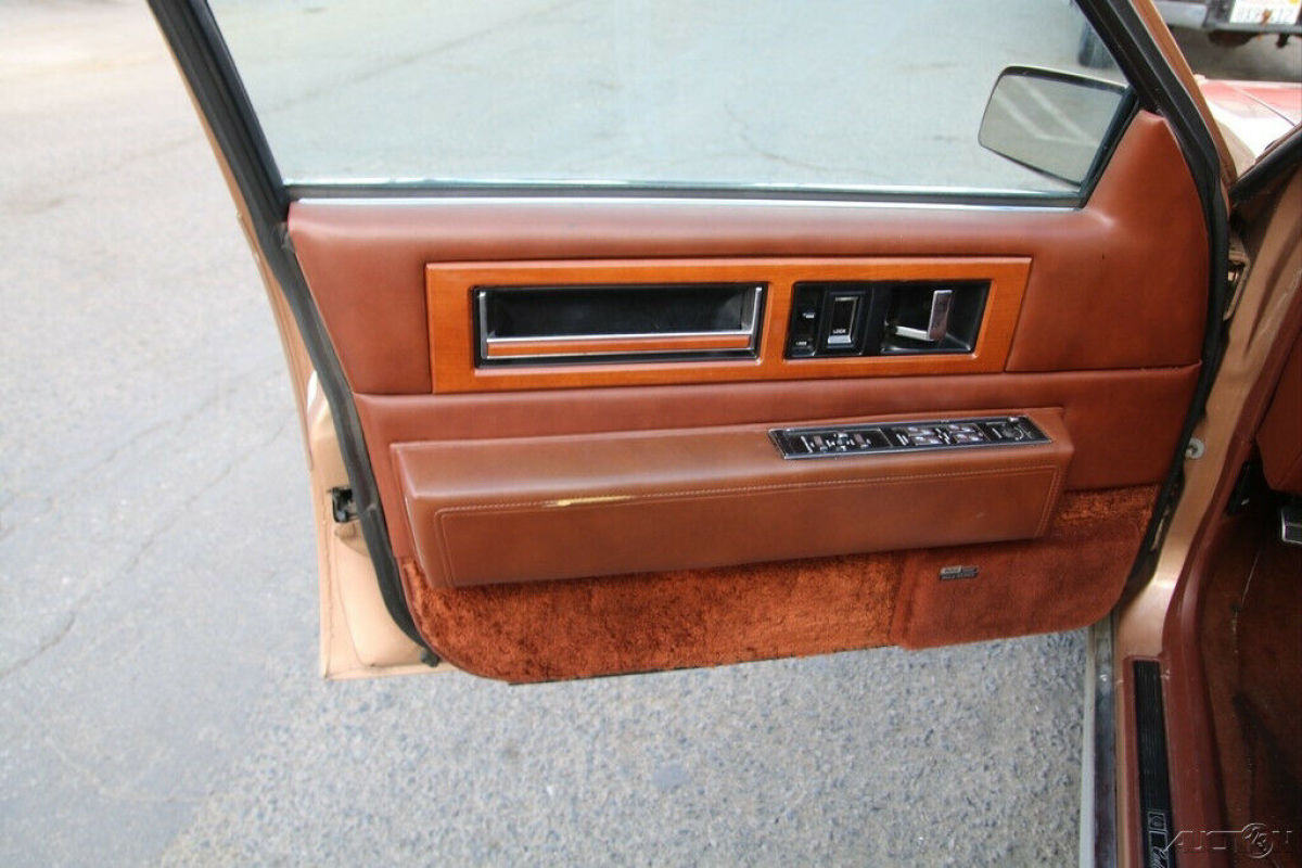 1990 Cadillac Fleetwood - photo 10