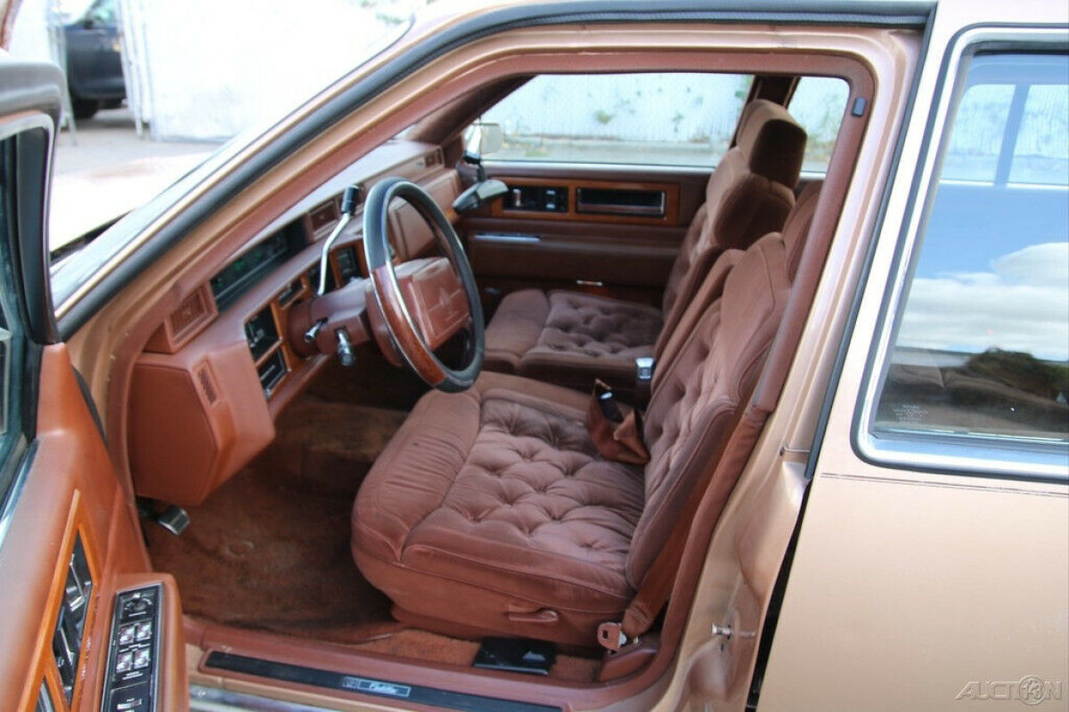 1990 Cadillac Fleetwood - photo 11