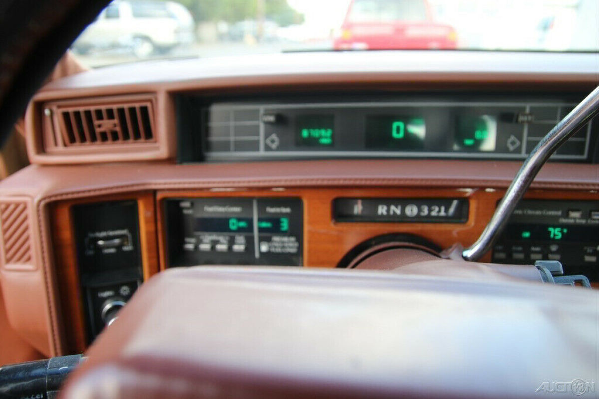 1990 Cadillac Fleetwood - photo 13