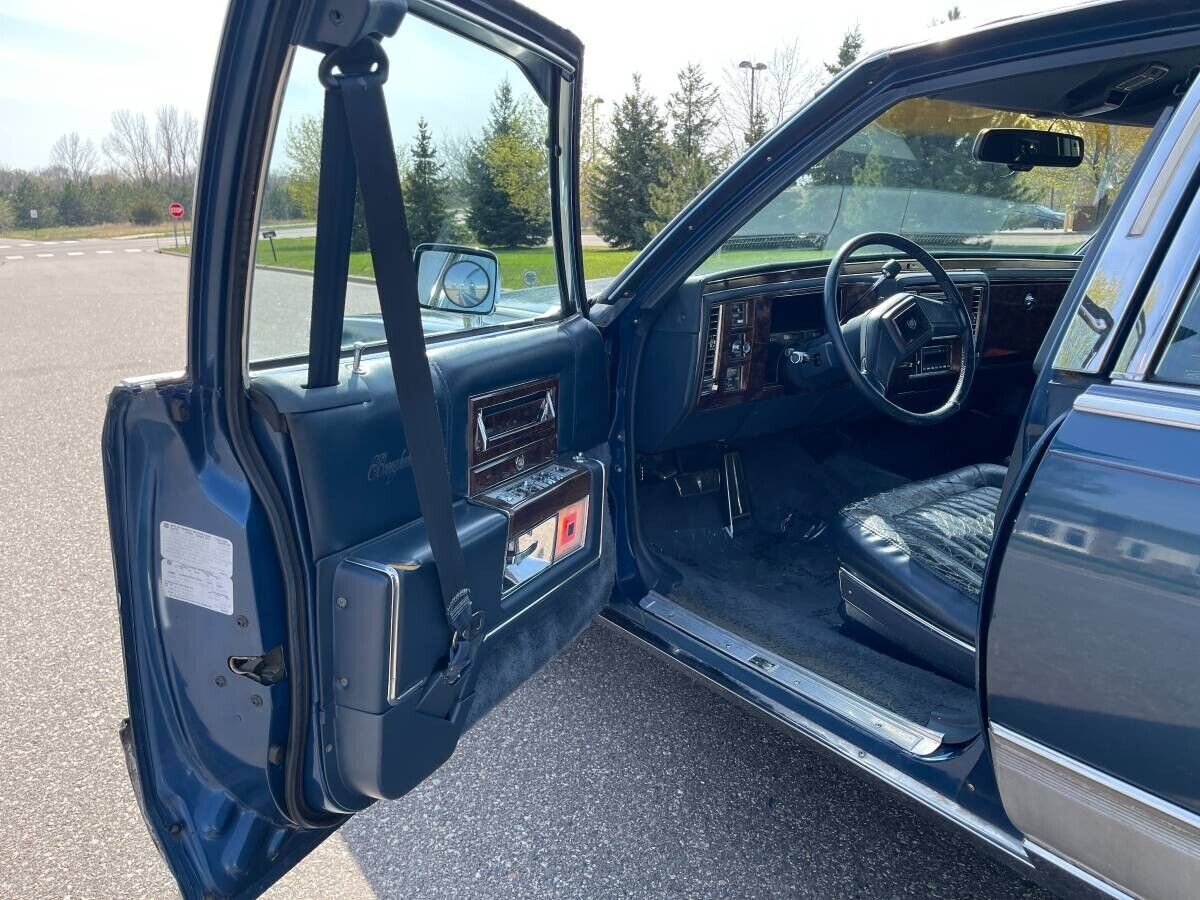 1990 Cadillac Fleetwood - photo 12