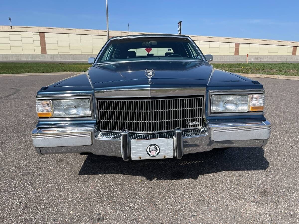 1990 Cadillac Fleetwood - photo 2