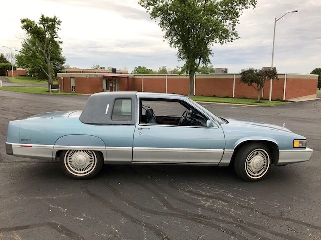 1990 Cadillac Fleetwood - photo 2