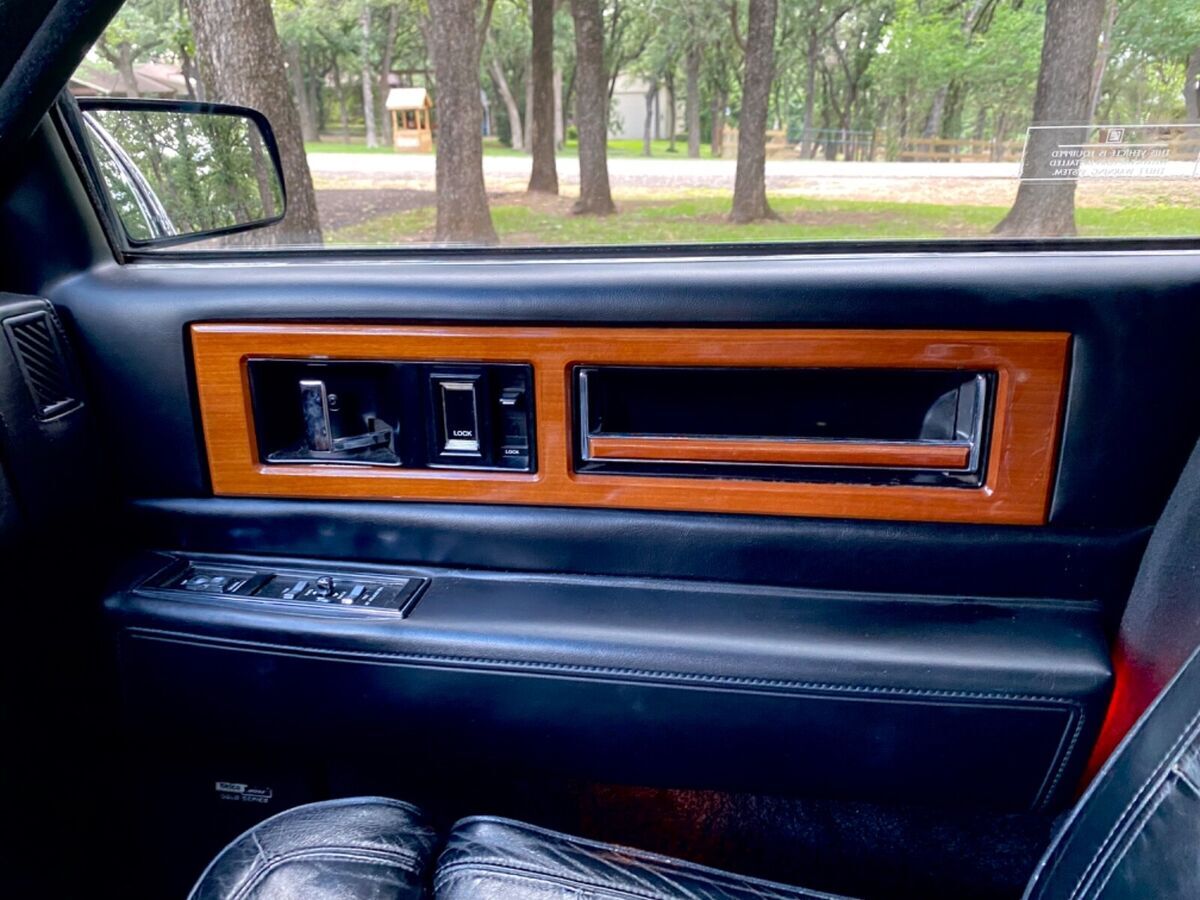 1990 Cadillac Fleetwood - photo 8