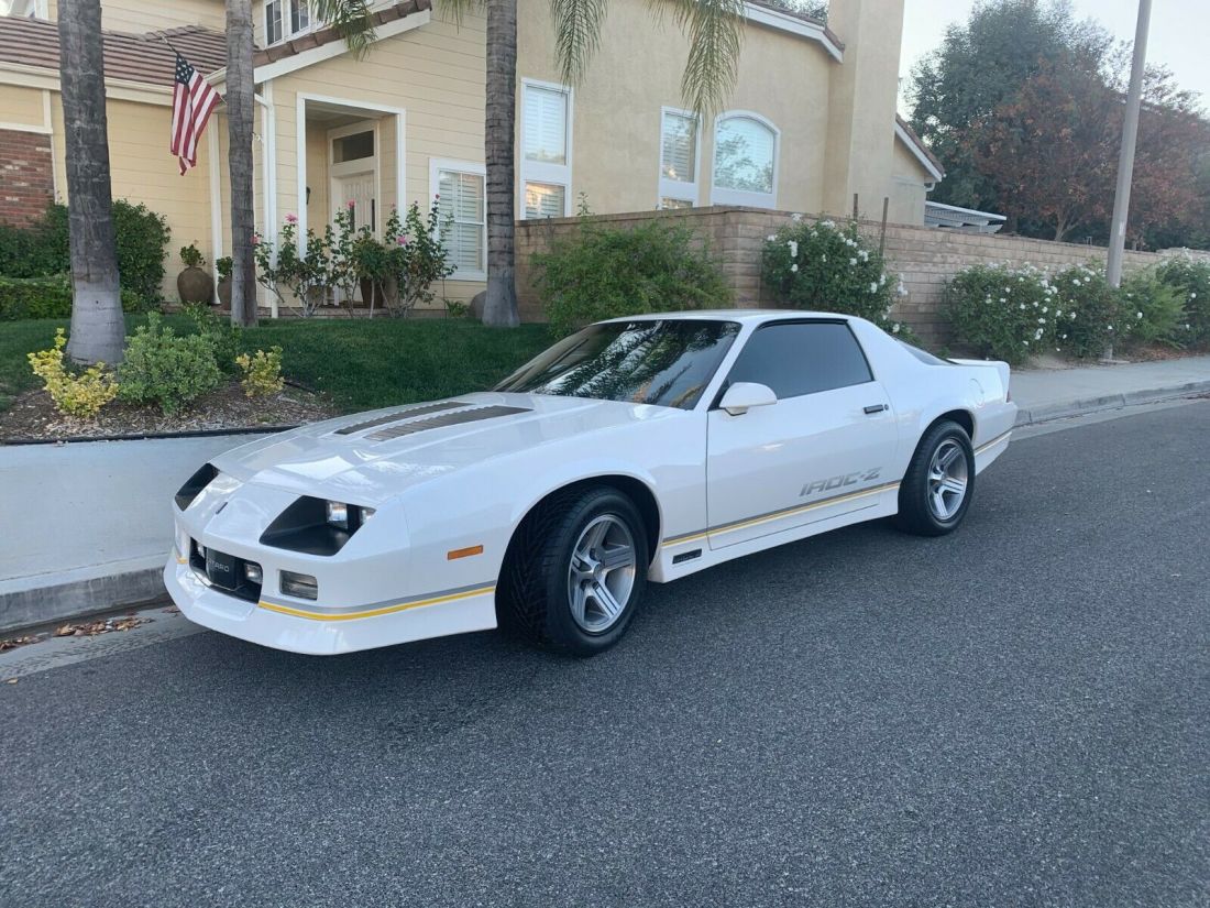 1990 Camaro IROC Z 5.7 w less than 16k miles 1990 Chevrolet Camaro