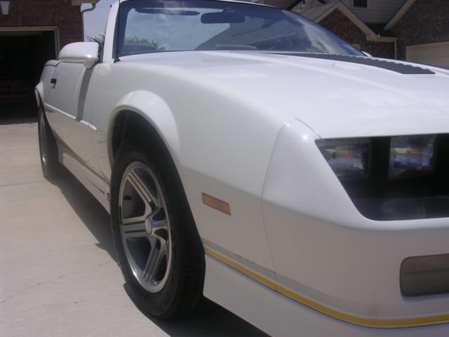 1990 Chevrolet Camaro IROC Z - photo 3