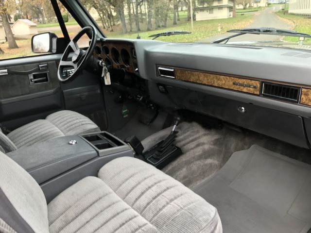 1990 Chevrolet Suburban Silverado Sport Utility 4-Door - photo 10