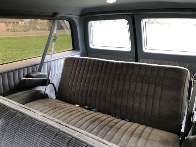 1990 Chevrolet Suburban Silverado Sport Utility 4-Door - photo 12