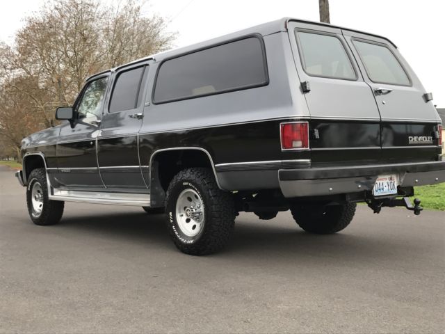 1990 Chevrolet Suburban Silverado Sport Utility 4-Door - photo 3