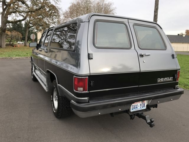1990 Chevrolet Suburban Silverado Sport Utility 4-Door - photo 7