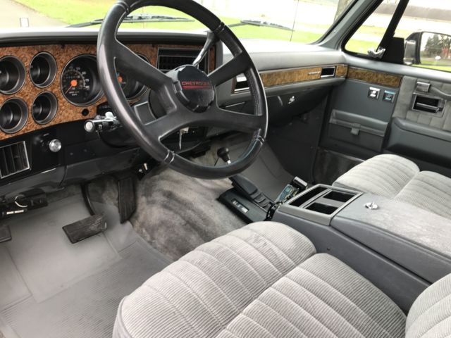 1990 Chevrolet Suburban Silverado Sport Utility 4-Door - photo 9