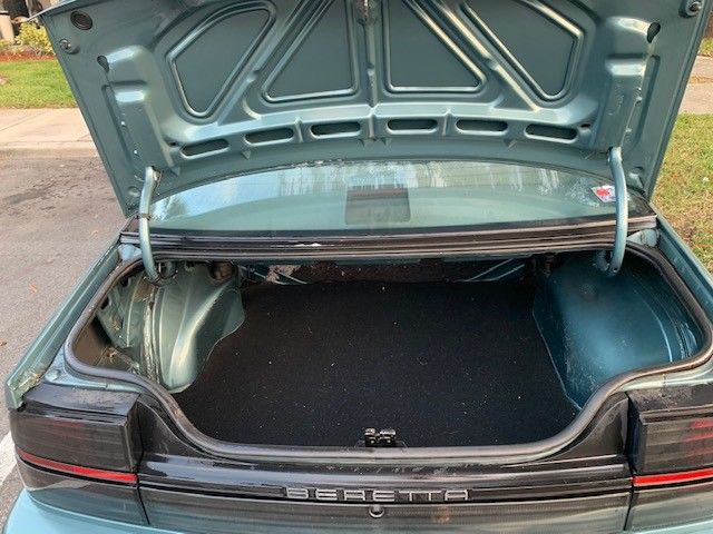 1990 Chevrolet Beretta Base Coupe 2-Door - photo 6