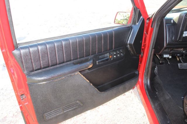 1990 Chevrolet C/K Pickup 1500 - photo 9
