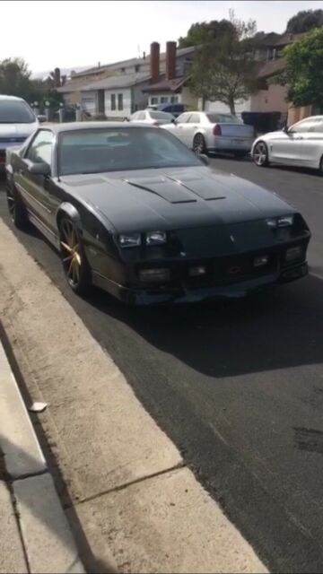 1990 chevrolet camaro iroc-z 5.7l 1990 Chevrolet Camaro Black and red