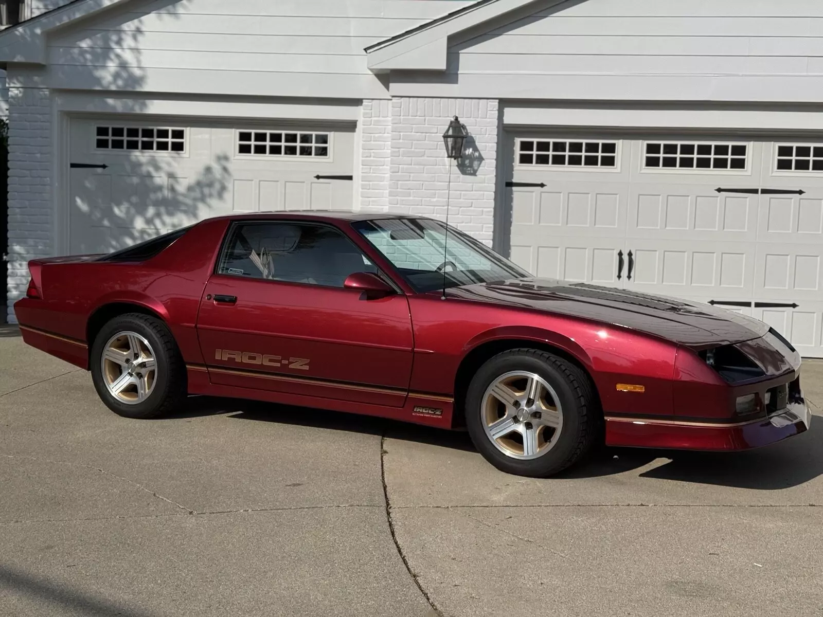 1990 Chevrolet Camaro IROC-Z 9600 miles Call 248-760-0021 - photo 2